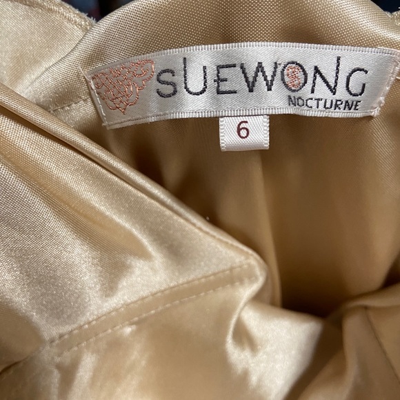 Beaded gown with ostrich feathers - Picture 8 of 8